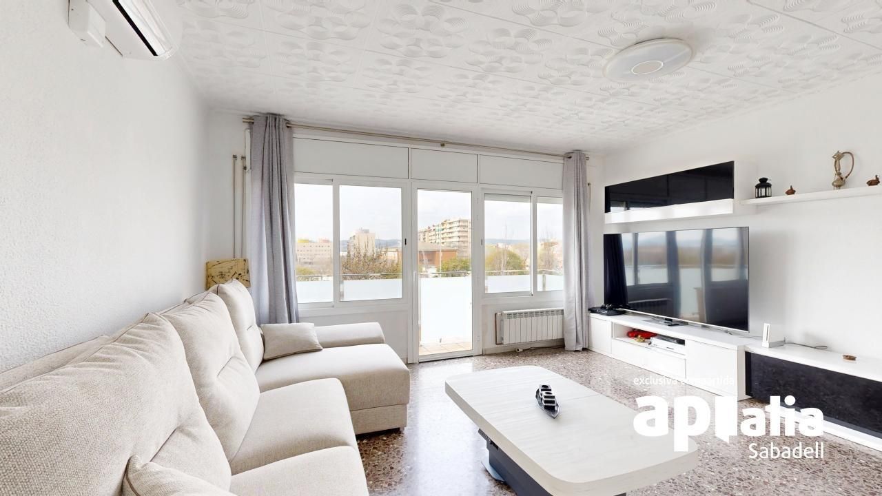 Living room of House or chalet for sale in Barberà del Vallès  with Air Conditioner, Heating and Private garden