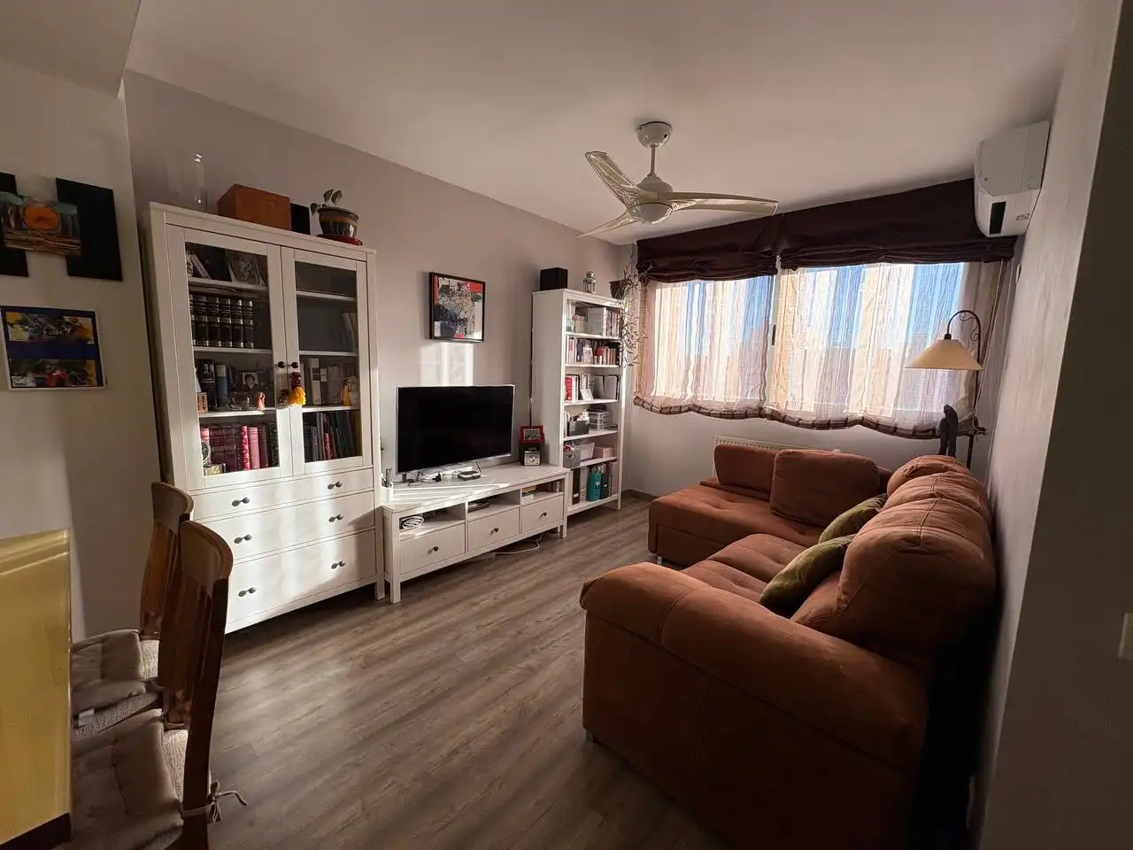 Living room of Flat for sale in Parla  with Air Conditioner, Heating and Parquet flooring