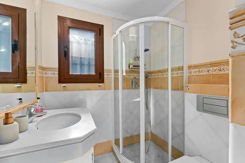 Bathroom of Houses for rent in Marbella  with Air Conditioner, Heating and Private garden