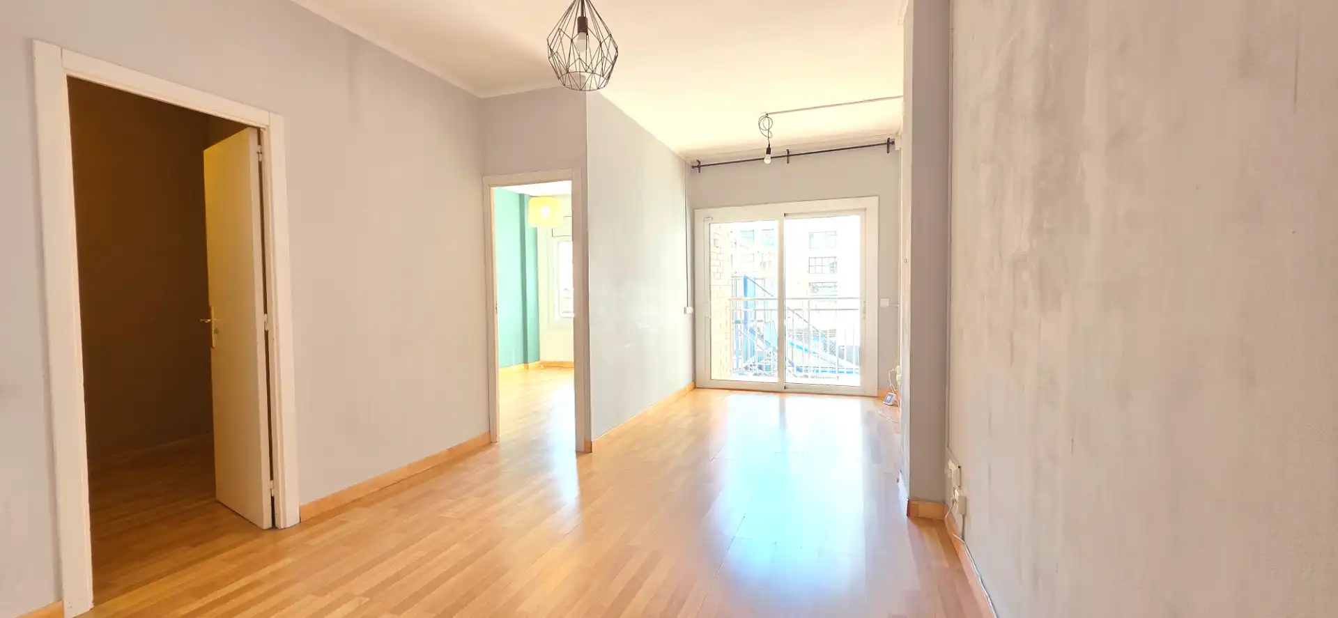 Wohnzimmer von Wohnung zum Verkauf in Barcelona mit Ofen, Balkon und Alarm