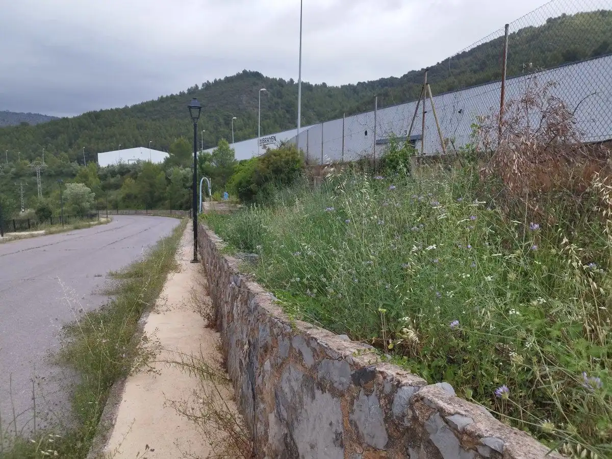 Fabrikhallen zum Verkauf in Llucena / Lucena del Cid