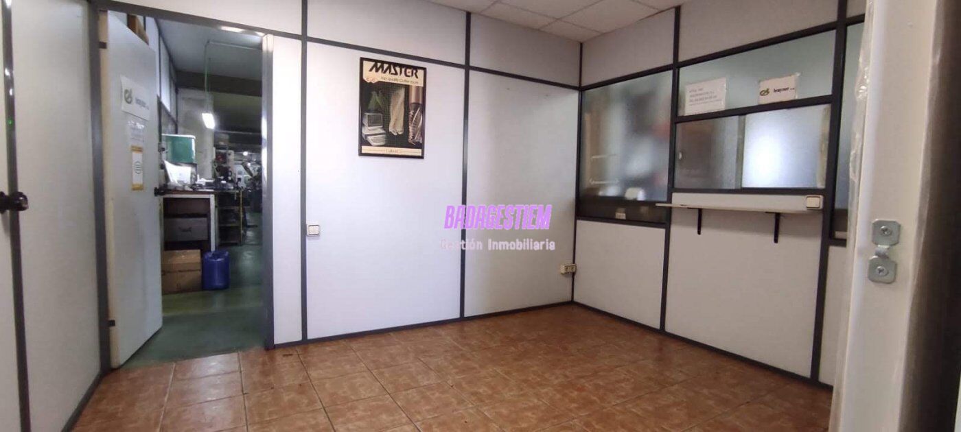 Nau industrial en venda en Badalona