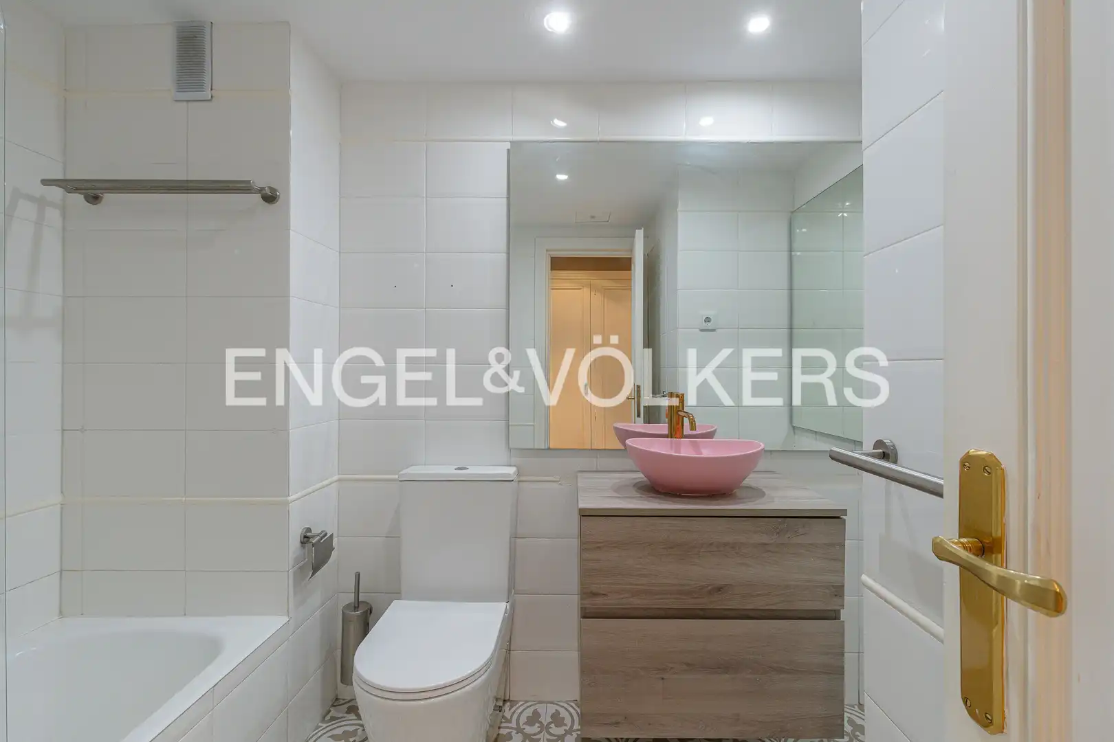 Baño de Piso de alquiler en Pozuelo de Alarcón con Aire acondicionado, Calefacción y Terraza