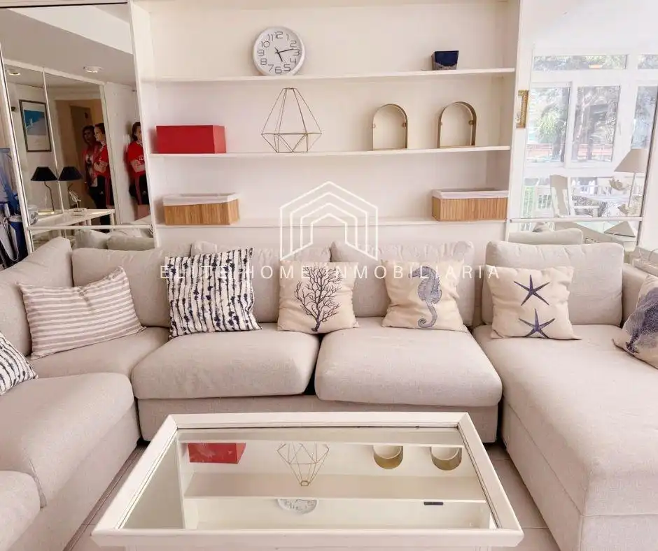 Sala d'estar de Apartament en venda en Benicasim / Benicàssim amb Jardí privat, Terrassa i Moblat