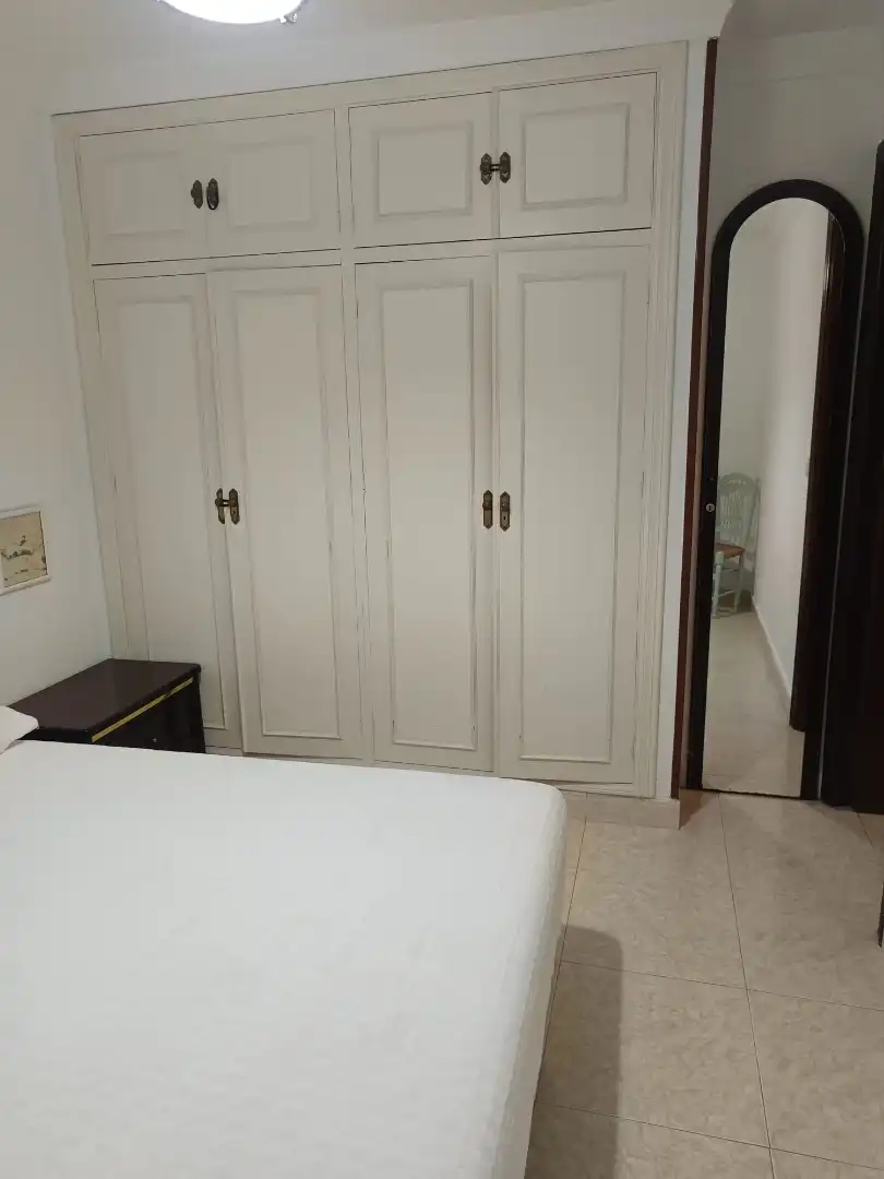Habitación de Piso de alquiler en Huelva con Aire acondicionado, Amueblado y Horno