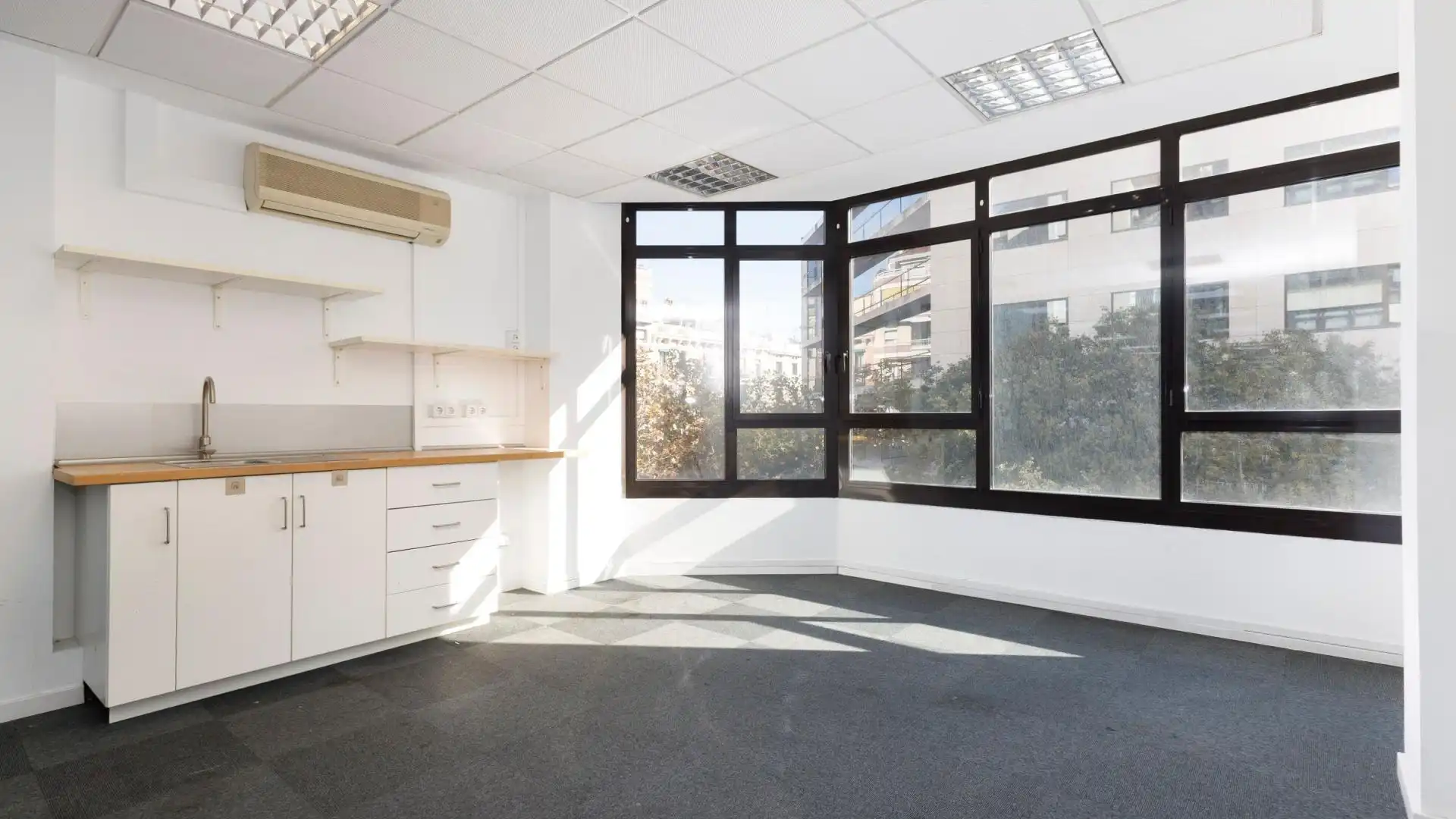 Oficina de alquiler en CALLE SEPULVEDA, 143, Sant Antoni