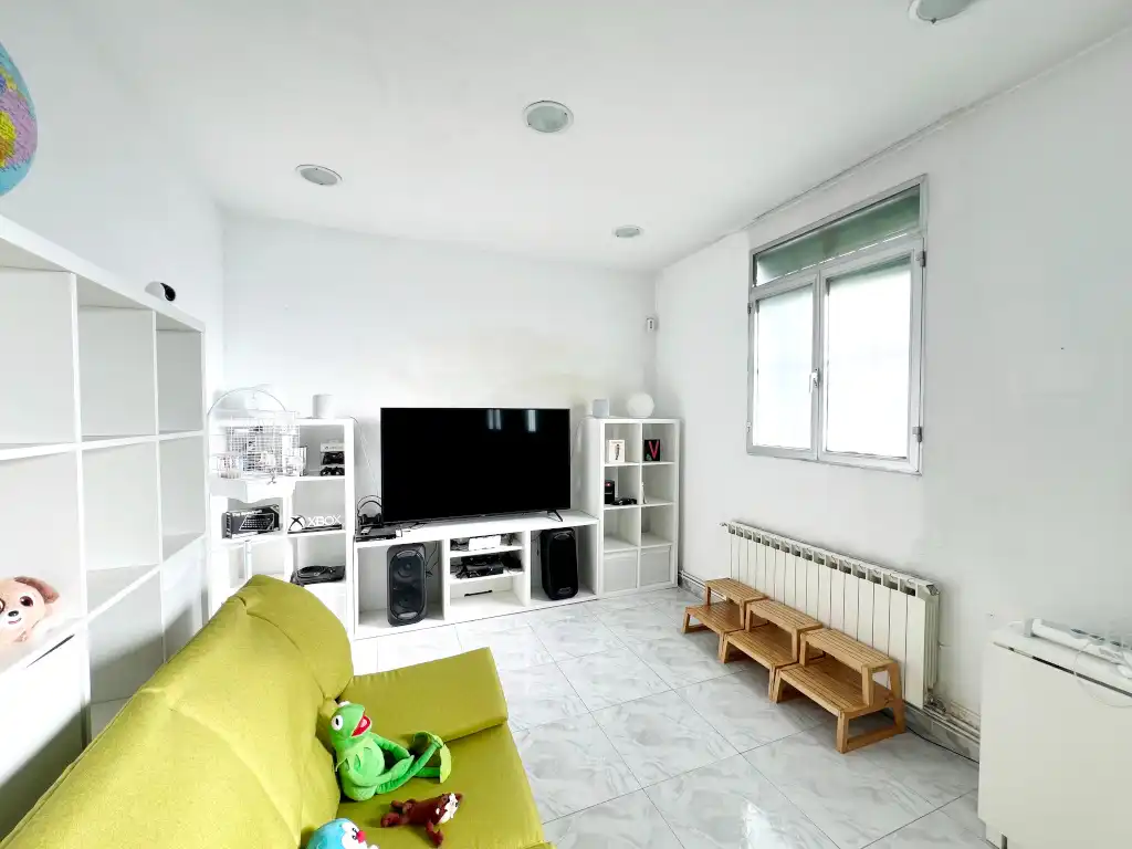 Wohnzimmer von Wohnung zum Verkauf in Madrid mit Klimaanlage, Heizung und Privatgarten