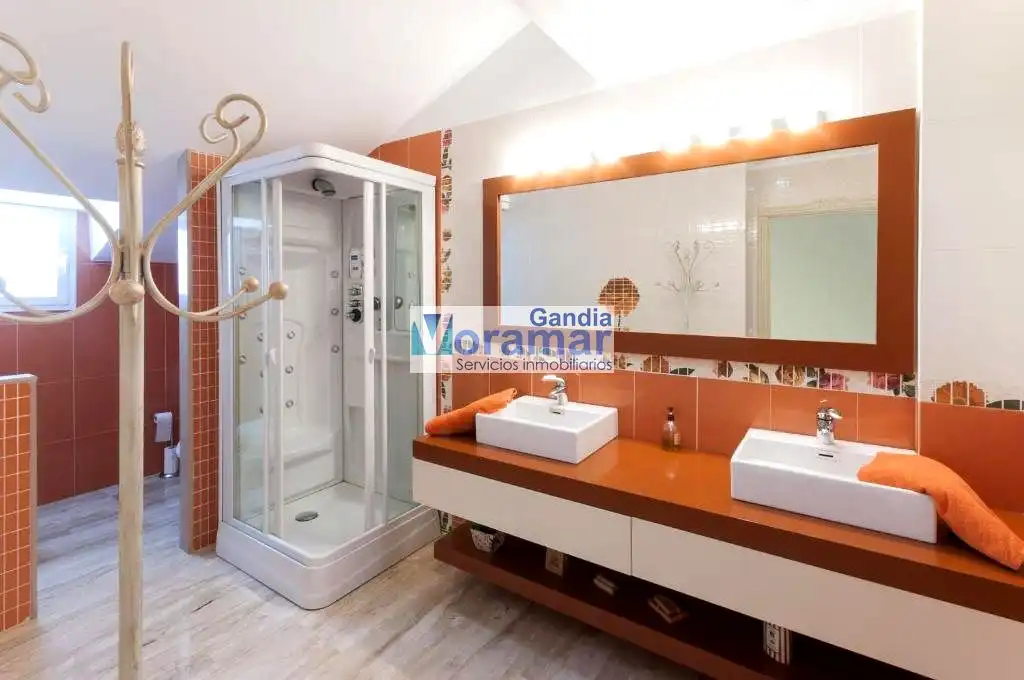 Badezimmer von Maisonette zur Miete in Gandia mit Klimaanlage, Heizung und Terrasse