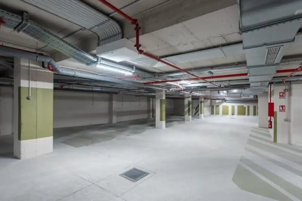 Aparcament de Apartament de lloguer en Marbella amb Aire condicionat, Terrassa i Piscina