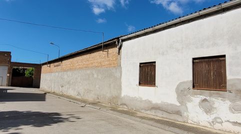 VENTA de ALMACÉN con PATIO URBANO