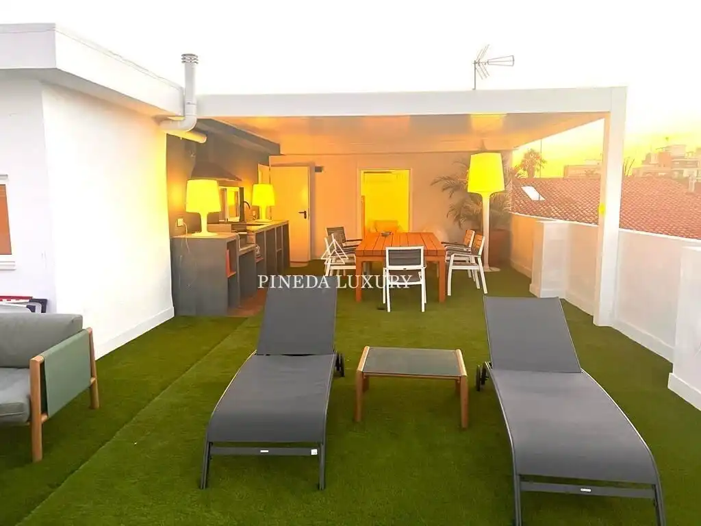 Terrassa de Casa o xalet en venda en Valencia amb Aire condicionat, Calefacció i Jardí privat