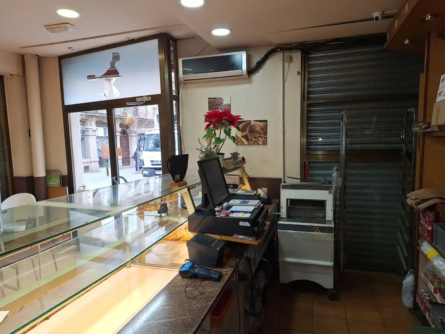 Business premises for transfer in Sants - Montjuïc, imagen 18