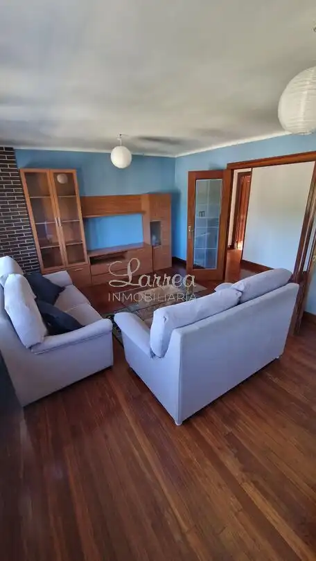 Sala de estar de Piso en venta en Lemoa con Calefacción, Trastero y Amueblado