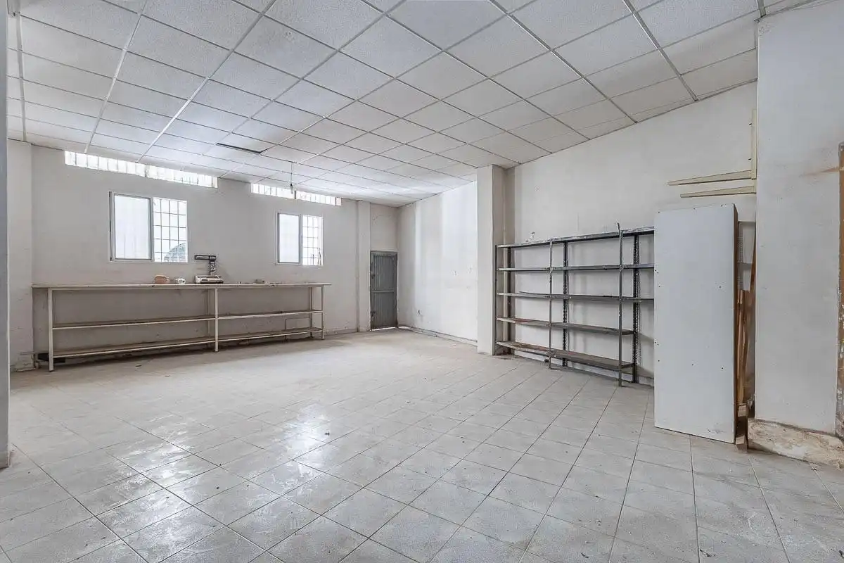 Local comercial en venda a Calle PUERTA LORCA 2