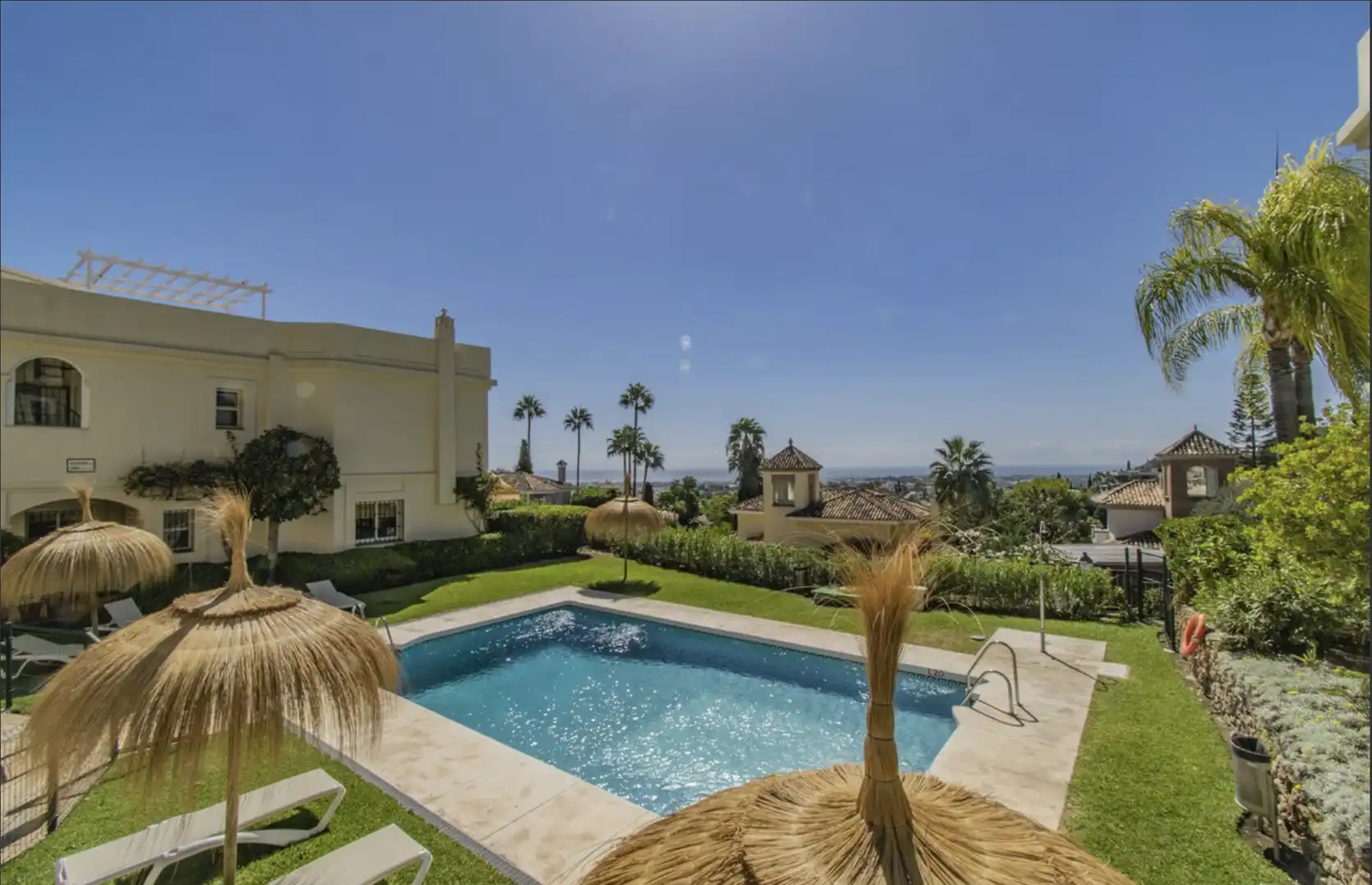 Casa aparellada amb piscina en venda a La Quinta, imagen 24