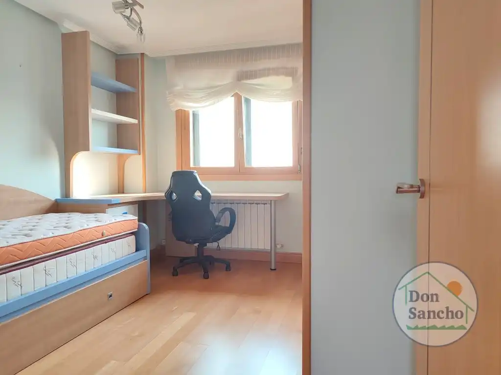 Bedroom of Attic for sale in Valladolid  with Air Conditioner, Heating and Terrace