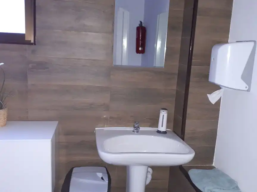 Badezimmer von Geschaftsraum zum Verkauf in Alcobendas mit Klimaanlage und Heizung
