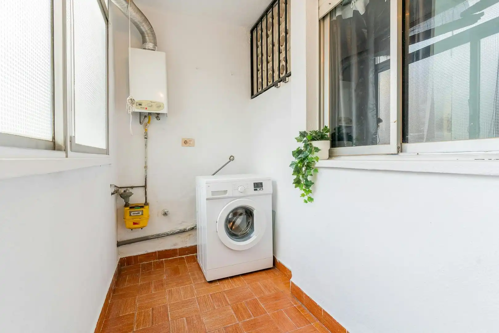 Terraza de Piso para compartir en Valencia con Amueblado, Lavadora y TV