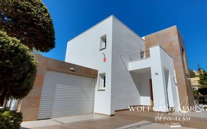 Vista exterior de Casa o xalet en venda en Dénia amb Aire condicionat, Terrassa i Piscina