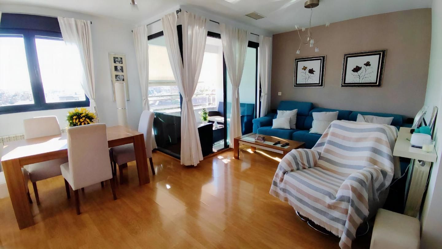 Living room of Flat to rent in  Granada Capital  with Air Conditioner, Private garden and Terrace