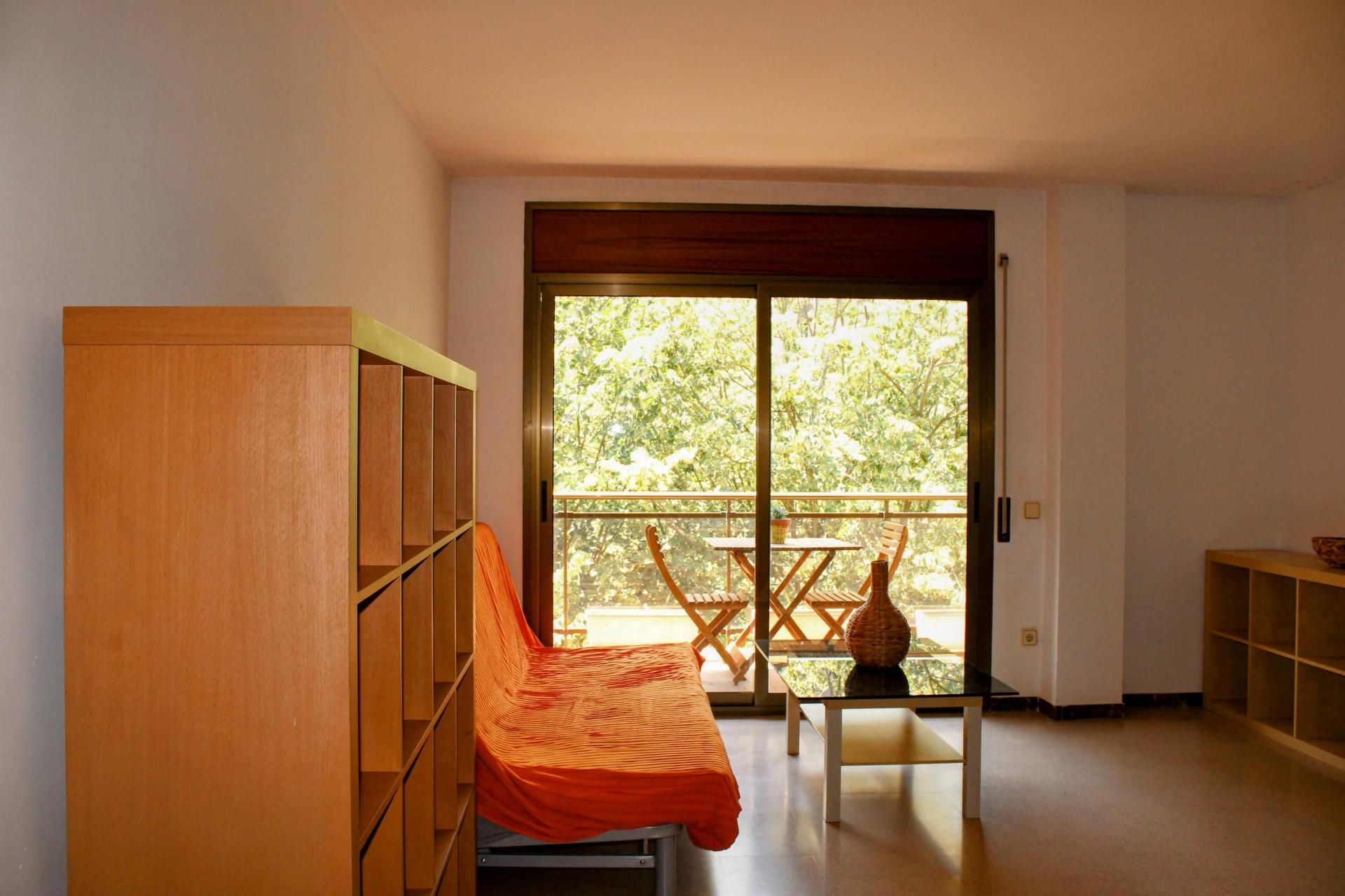 Habitación de Piso en venta en Girona Capital con Calefacción, Piscina y Balcón