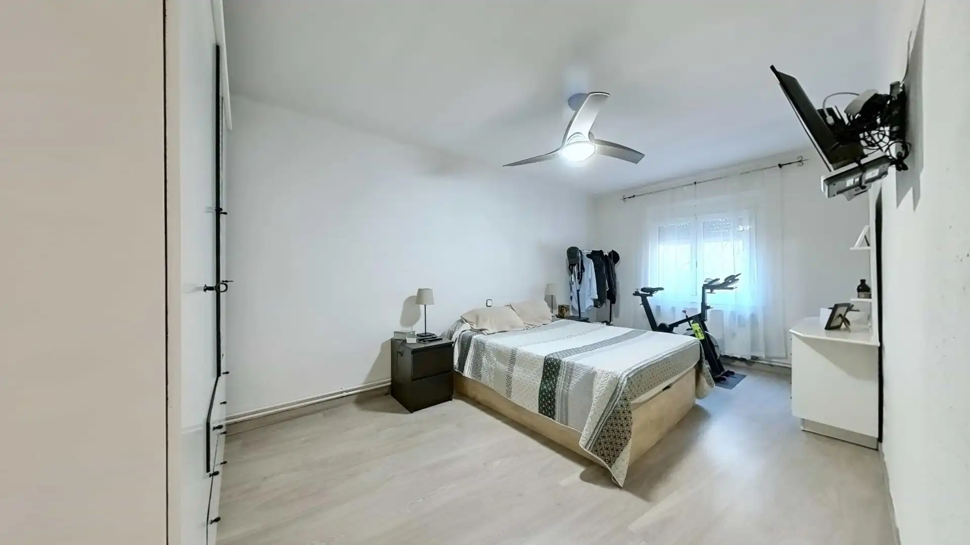 Habitación de Planta baja en venta en Santa Coloma de Gramenet con Aire acondicionado, Calefacción y Terraza