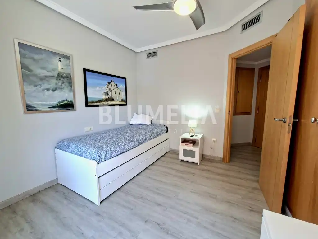 Habitación de Apartamento de alquiler en Dénia con Aire acondicionado, Calefacción y Jardín privado