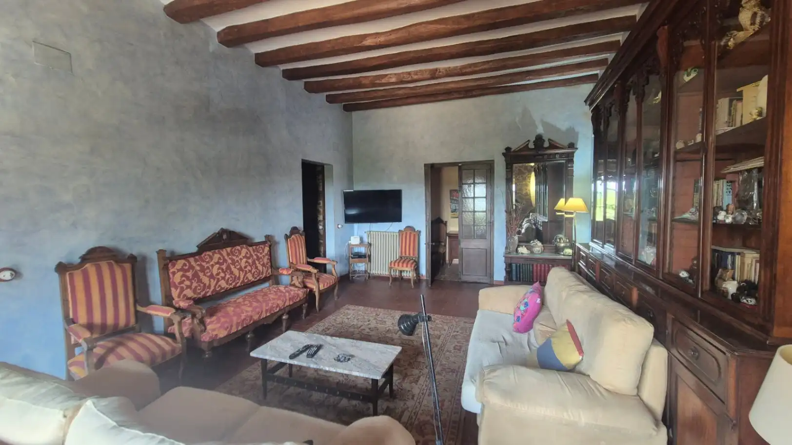 Sala d'estar de Finca rústica en venda en Verges amb Calefacció, Jardí privat i Terrassa