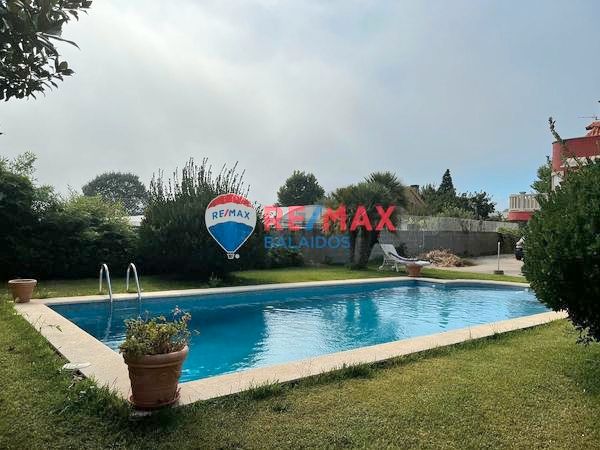 Piscina de Casa o xalet en venda en A Guarda   amb Calefacció, Jardí privat i Terrassa