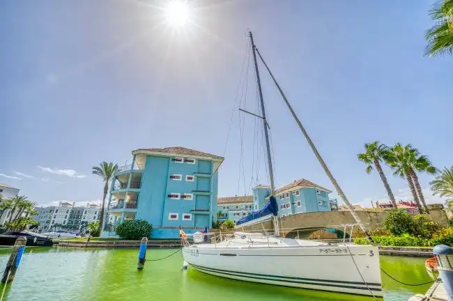 Appartement compact avec piscine à vendre à Puerto de Sotogrande - La Marina