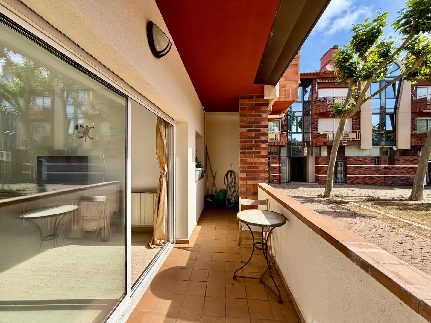 Terrasse von Wohnung zum Verkauf in Palamós mit Klimaanlage, Terrasse und Möbliert