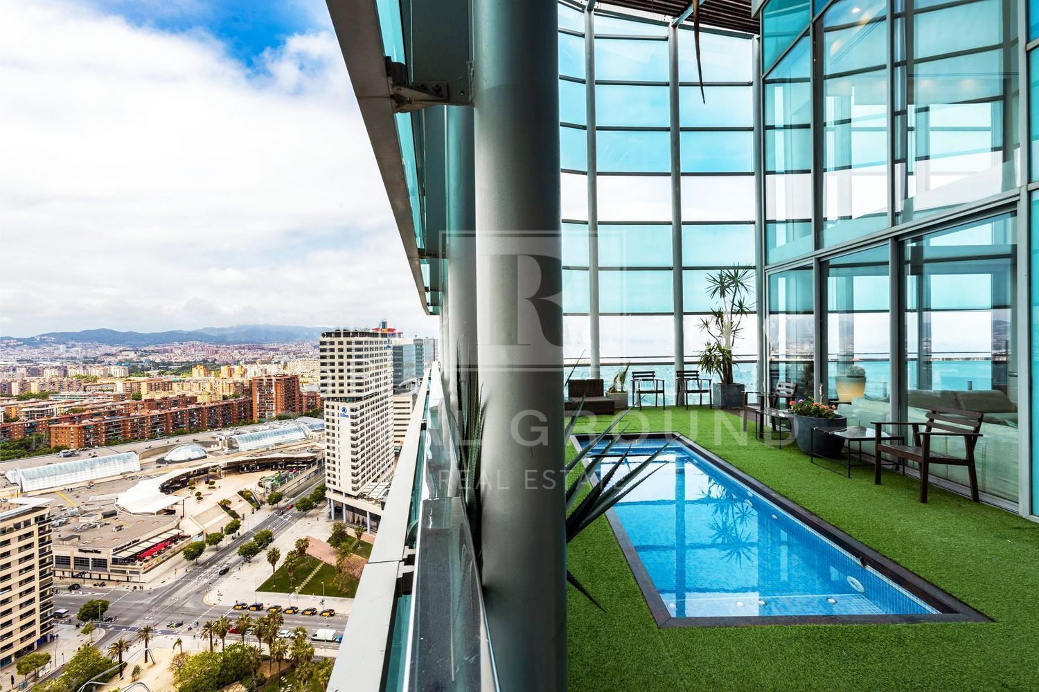 Exterior view of Attic for sale in  Barcelona Capital  with Air Conditioner, Private garden and Terrace