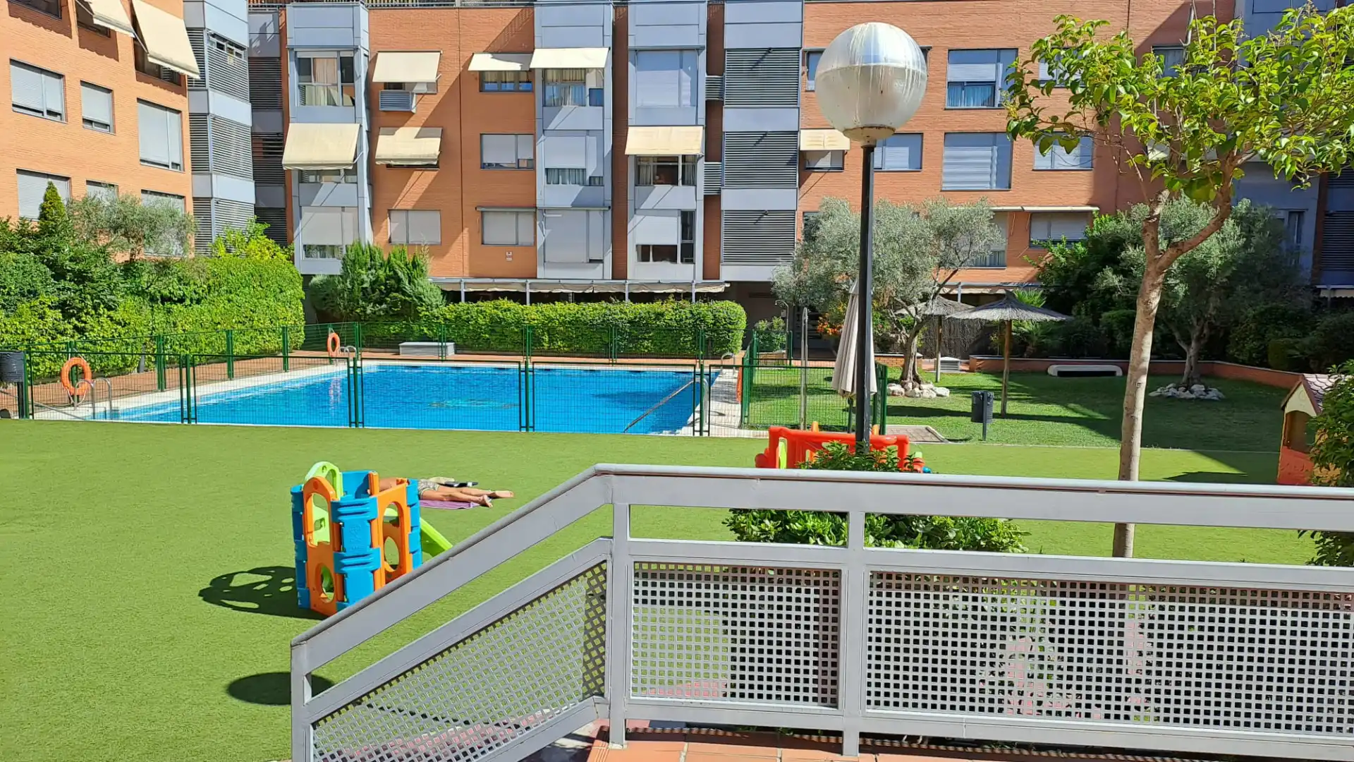 Piscina de Àtic de lloguer en Madrid amb Calefacció, Terrassa i Traster