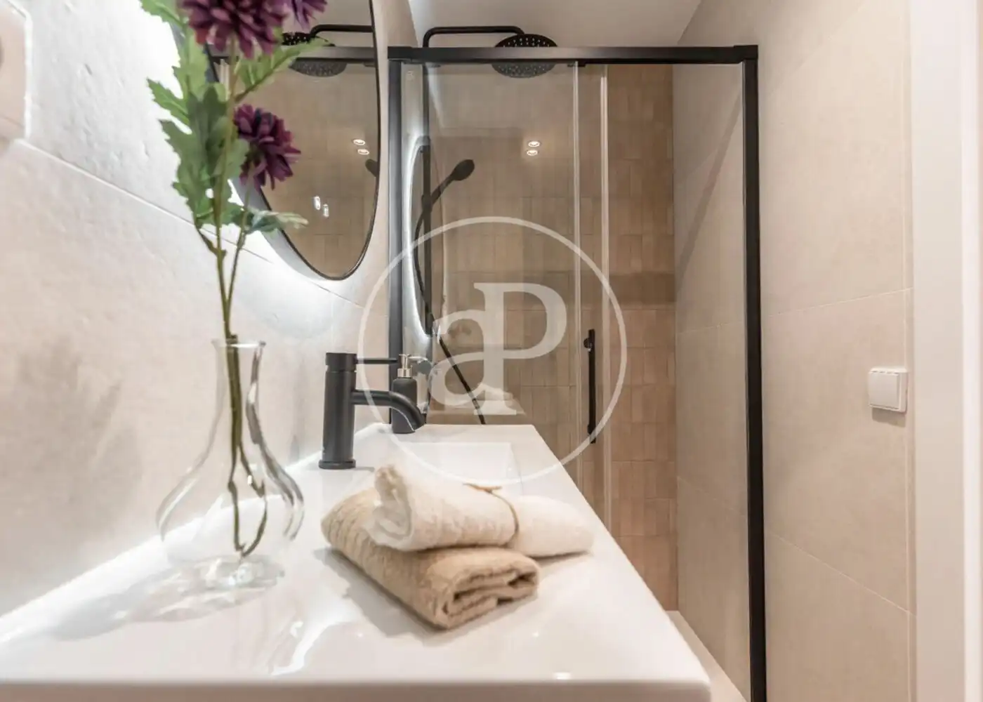 Bathroom of Flat for sale in Madrid  with Air Conditioner, Heating and Balcony