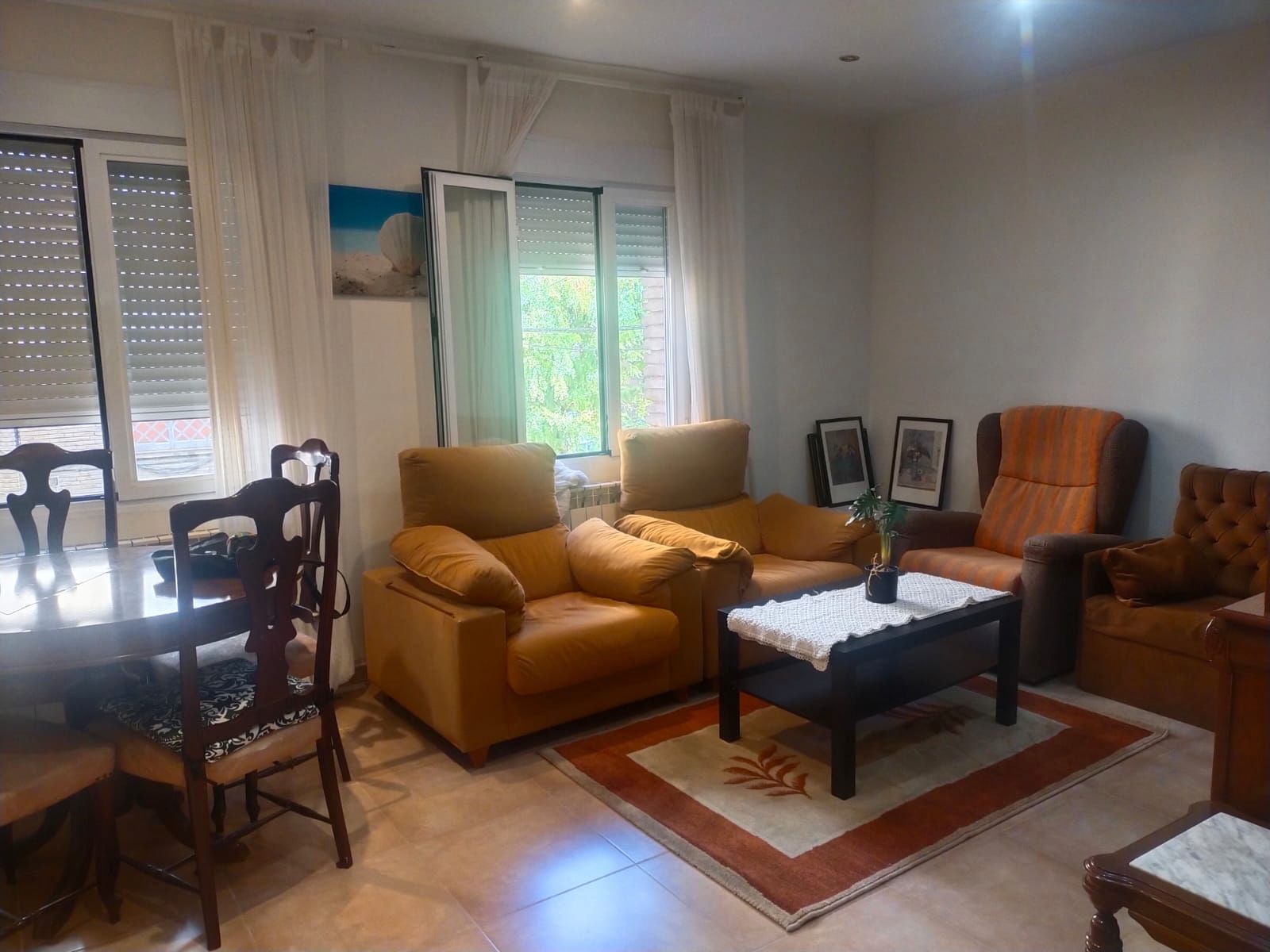 Sala d'estar de Pis de lloguer en  Zaragoza Capital amb Calefacció, Moblat i Forn