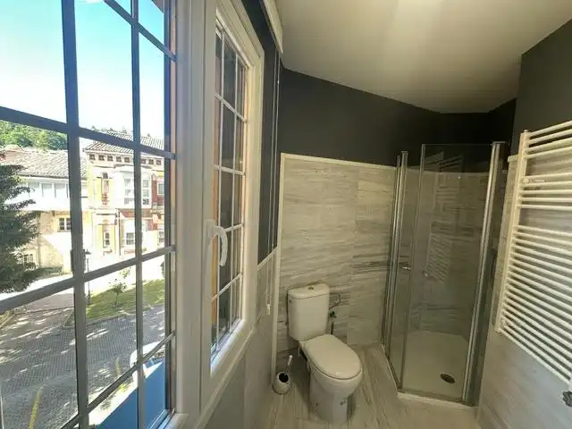 Badezimmer von Wohnung zum Verkauf in Burgos mit Heizung, Parkett und Möbliert