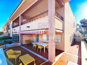 Casa bifamiliare con balcone in vendita a Gran Alacant