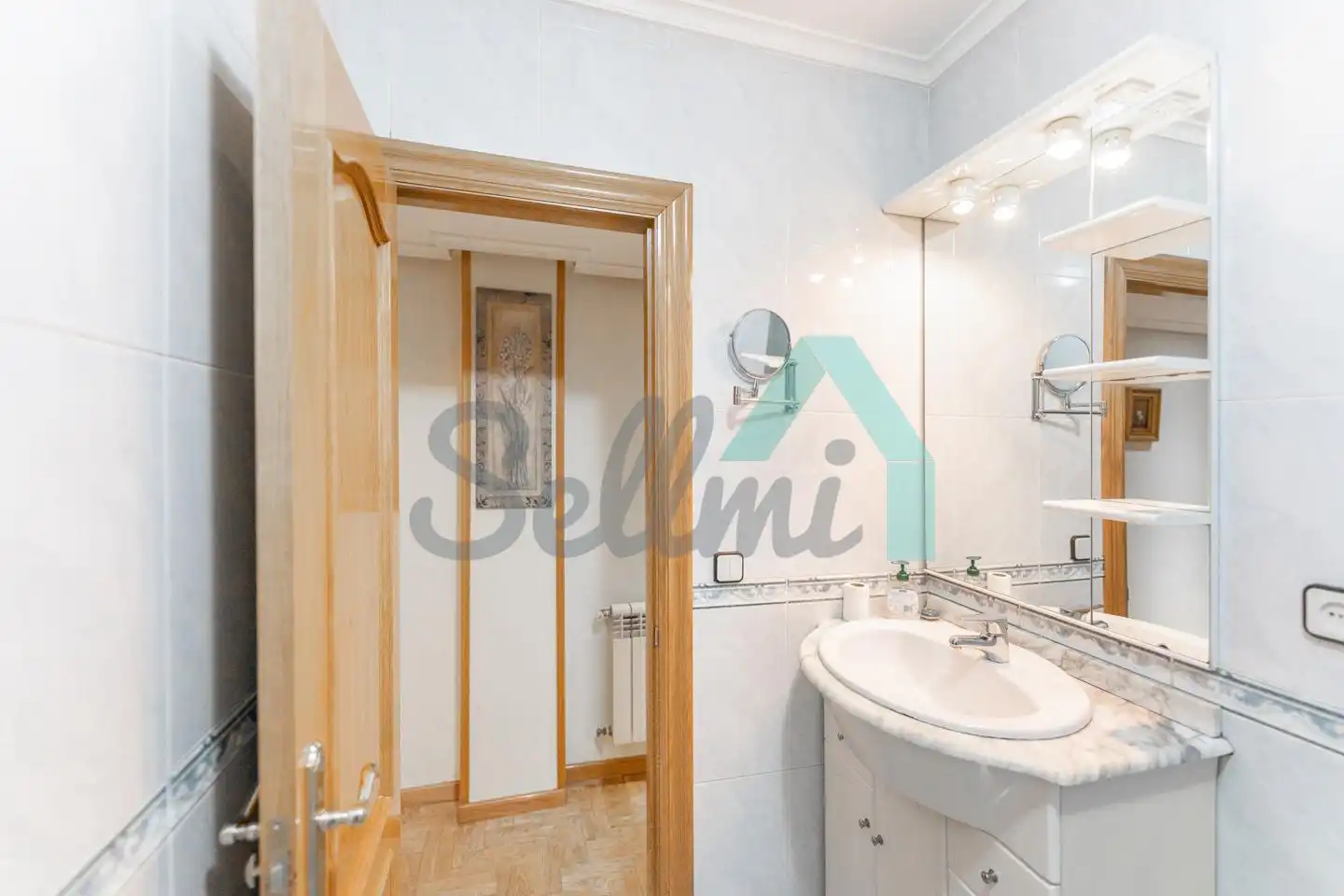 Bathroom of Flat for rent in Oviedo   with Heating, Parquet flooring and Storage room