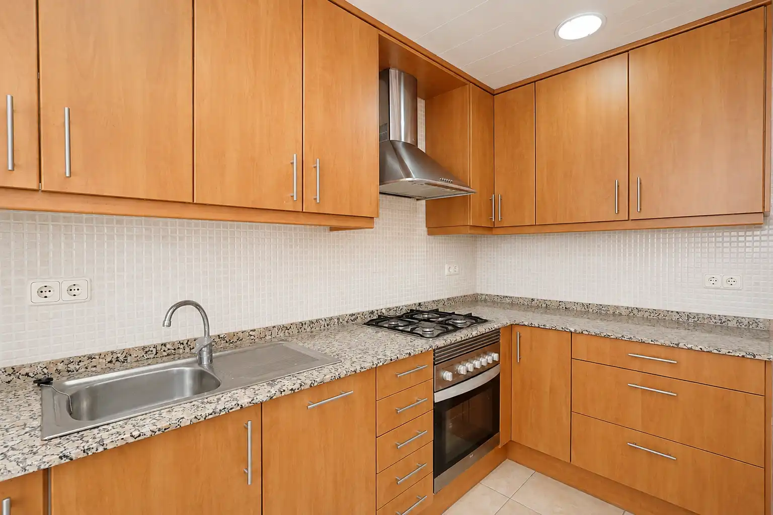 Cocina de Piso en venta en Esplugues de Llobregat con Calefacción y Balcón