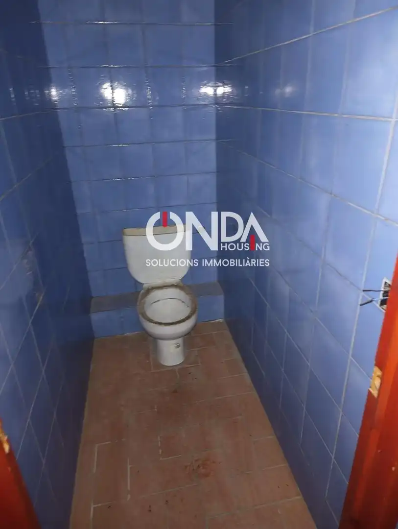 Bathroom of Commercial properties for rent in Àger