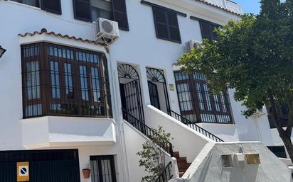 Vista exterior de Casa adosada en venda en Sanlúcar de Barrameda amb Aire condicionat, Parquet i Terrassa