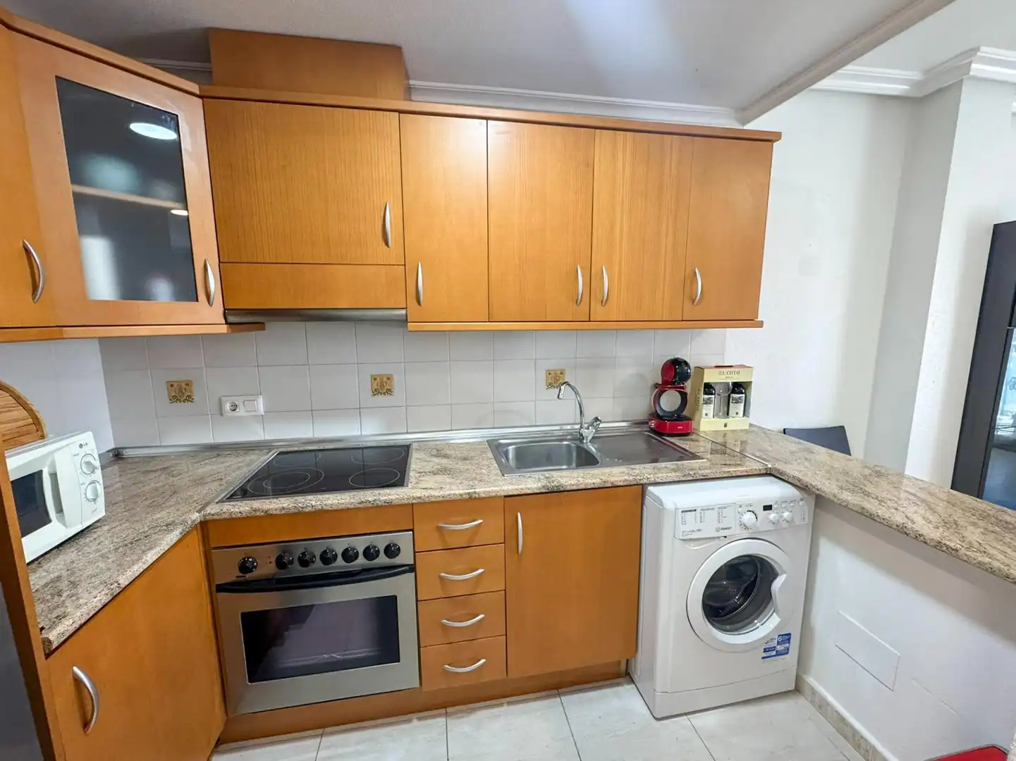 Cocina de Apartamento de alquiler en Orihuela con Aire acondicionado, Calefacción y Jardín privado