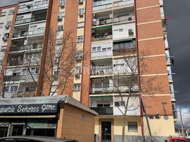 Pis amb ascensor en venda a Latina