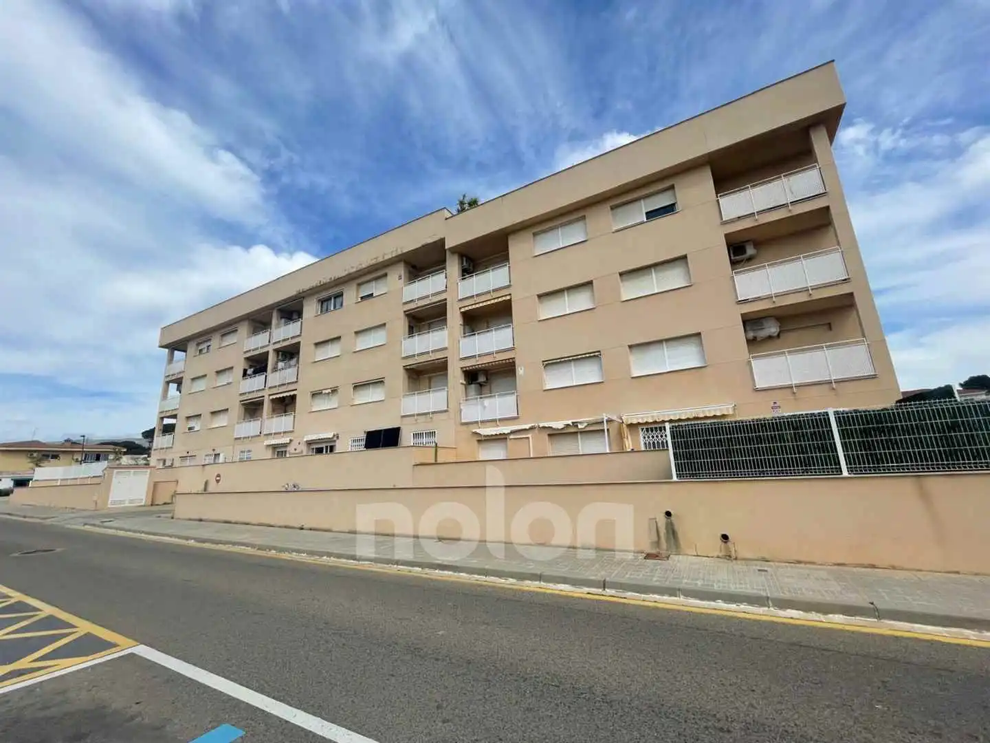 Aparcament de Apartament en venda en Mont-roig del Camp amb Forn, Balcó i Piscina comunitària
