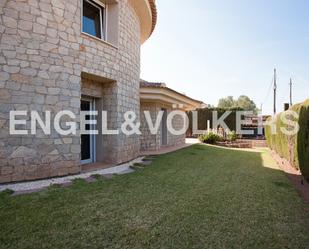 Vista exterior de Casa o xalet en venda en Serra amb Calefacció, Jardí privat i Traster