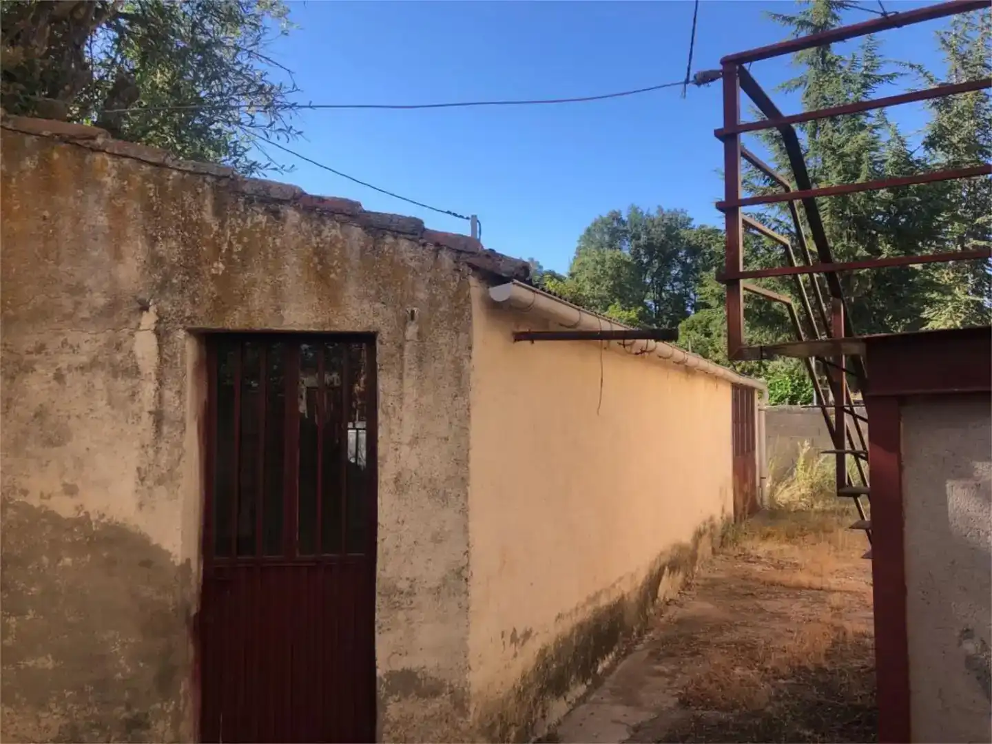 Vista exterior de Local en venta en Peguerinos con Amueblado