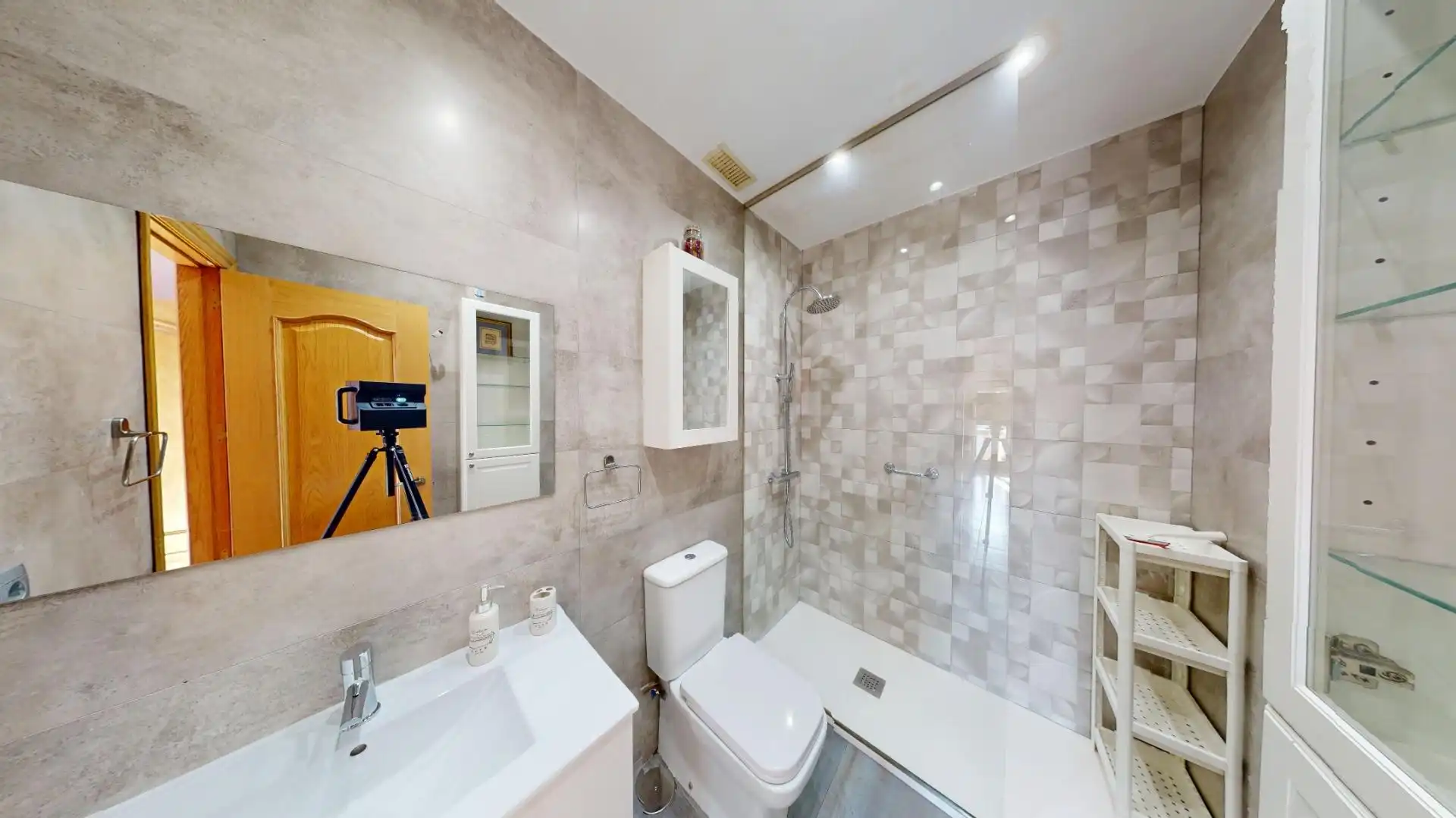 Baño de Casa adosada en venta en El Molar (Madrid) con Calefacción, Jardín privado y Terraza