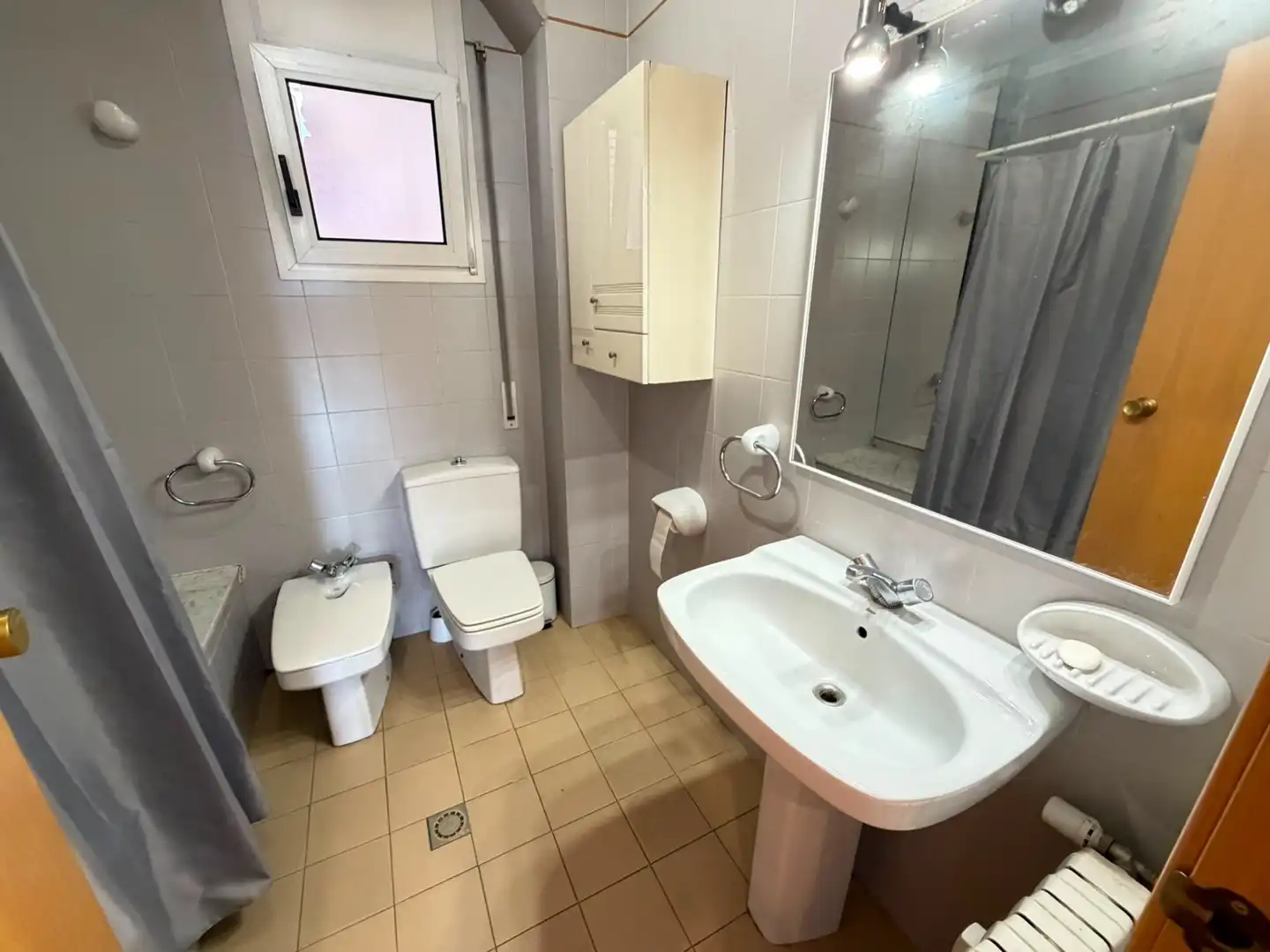 Badezimmer von Wohnung zur Miete in Lleida mit Heizung, Möbliert und Ofen