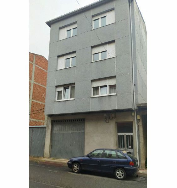 Vista exterior de Edificio en venta en Carballo