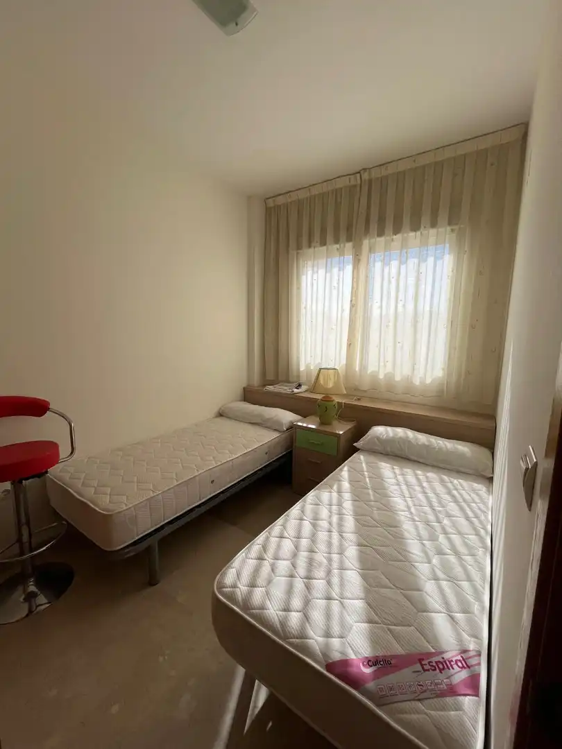 Habitación de Apartamento de alquiler en Gandia con Aire acondicionado, Calefacción y Jardín privado